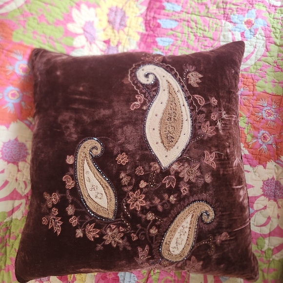 Vintage 90s Brown Velvet Paisley Beaded Down Filled Pillows Home Decor Boho - Picture 2 of 8